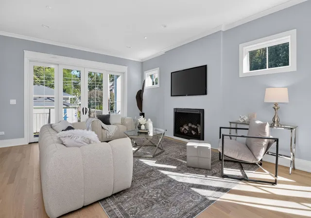 Photo 4 of Single family home for sale at 601 S Stough St, Hinsdale, IL 60521 | MLS# 12772981 | Listing updated on 2026-09-30