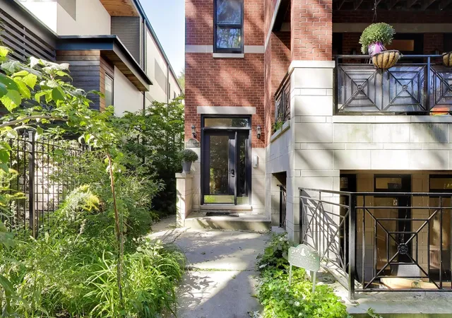 Photo 2 of Condo for sale at 6100 N Hermitage Ave #G, Chicago, IL 60660 | MLS# 12772985 | Listing updated on 2026-10-05