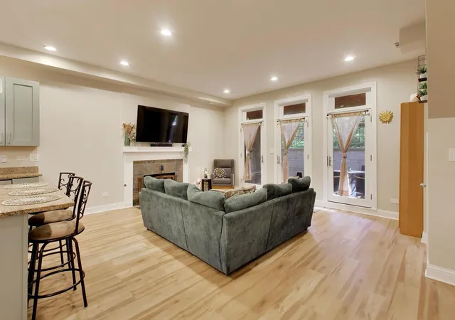 Photo 3 of Condo for sale at 6100 N Hermitage Ave #G, Chicago, IL 60660 | MLS# 12772985 | Listing updated on 2026-10-05