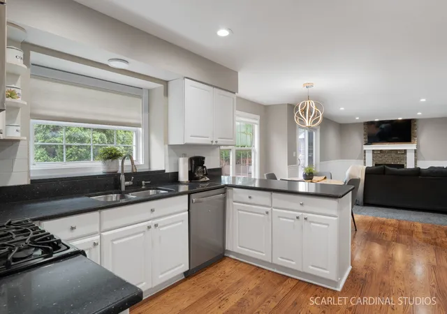 Photo 3 of Single family home for sale at 309 Foxworth Ct, Aurora, IL 60502 | MLS# 12772986 | Listing updated on 2026-10-01