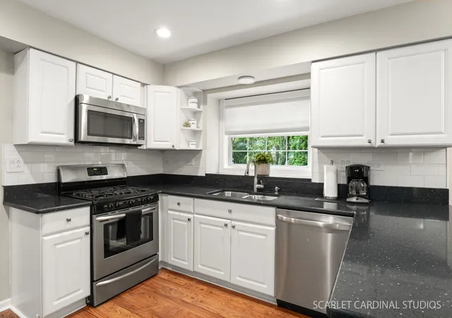 Photo 4 of Single family home for sale at 309 Foxworth Ct, Aurora, IL 60502 | MLS# 12772986 | Listing updated on 2026-10-01