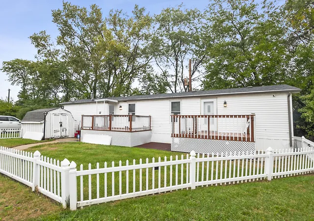 Photo 1 of Manufactured home for sale at 14115 Western Ave #400B, Blue Island, IL 60406 | MLS# 12772989 | Listing updated on 2026-10-09