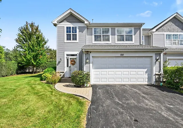 Photo 2 of Townhouse for sale at 1011 Green Meadow Ave, Vernon Hills, IL 60061 | MLS# 12772993 | Listing updated on 2026-10-06