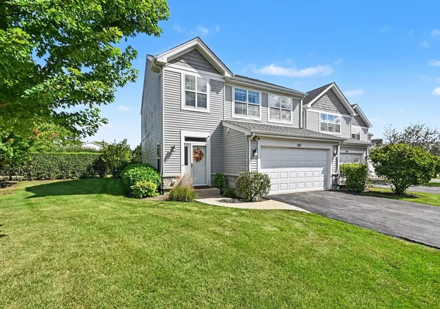 Photo 3 of Townhouse for sale at 1011 Green Meadow Ave, Vernon Hills, IL 60061 | MLS# 12772993 | Listing updated on 2026-10-06