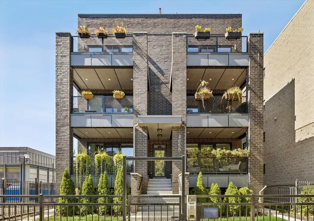 Photo 1 of Condo for sale at 4858 N Kenmore Ave #2N, Chicago, IL 60640 | MLS# 12772994 | Listing updated on 2026-10-07
