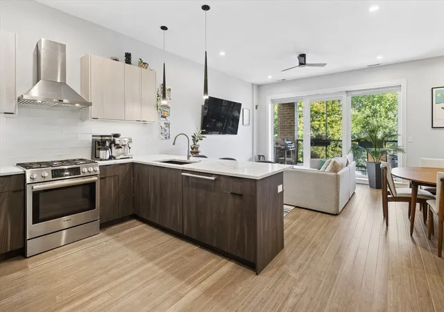 Photo 4 of Condo for sale at 4858 N Kenmore Ave #2N, Chicago, IL 60640 | MLS# 12772994 | Listing updated on 2026-10-07