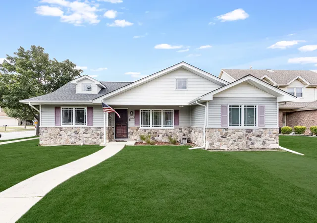 Photo 1 of Single family home for sale at 6116 W 94th Street, Oak Lawn, IL 60453 | MLS# 12772997 | Listing updated on 2026-10-06