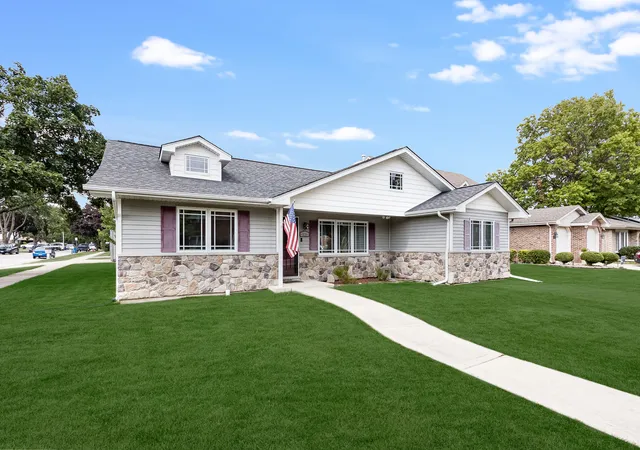 Photo 2 of Single family home for sale at 6116 W 94th Street, Oak Lawn, IL 60453 | MLS# 12772997 | Listing updated on 2026-10-06