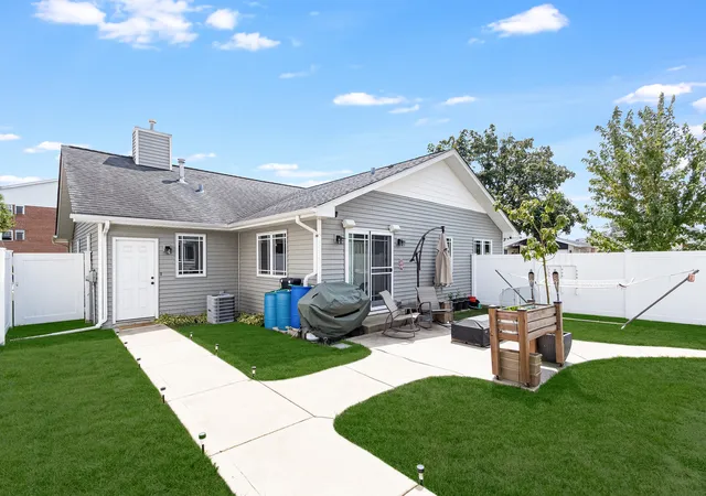 Photo 3 of Single family home for sale at 6116 W 94th Street, Oak Lawn, IL 60453 | MLS# 12772997 | Listing updated on 2026-10-06