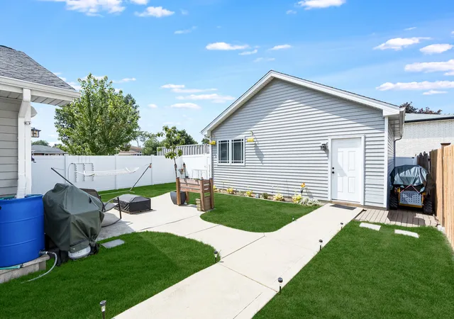 Photo 3 of Single family home for sale at 6116 W 94th Street, Oak Lawn, IL 60453 | MLS# 12772997 | Listing updated on 2026-10-06