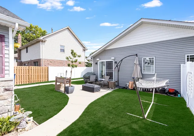 Photo 4 of Single family home for sale at 6116 W 94th Street, Oak Lawn, IL 60453 | MLS# 12772997 | Listing updated on 2026-10-06