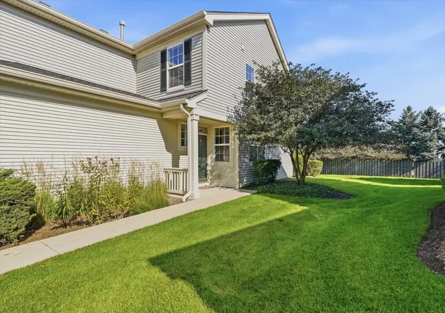 Photo 2 of Townhouse for sale at 570 W Kristina Ln, Round Lake, IL 60073 | MLS# 12773008 | Listing updated on 2026-10-06