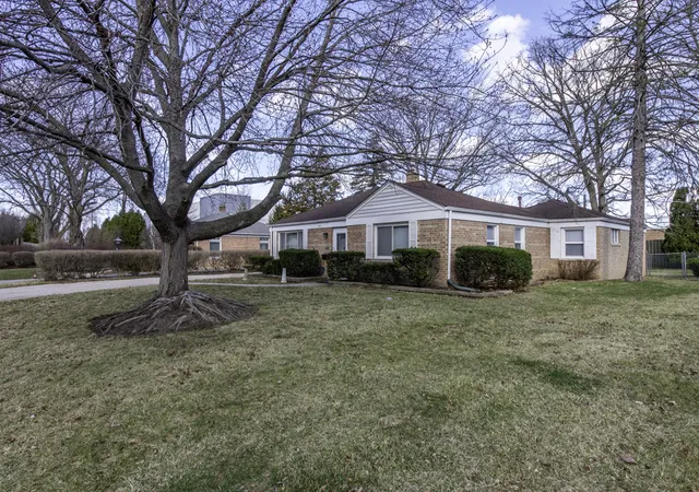 Photo 2 of Single family home for sale at 400 7th Avenue, Libertyville, IL 60048 | MLS# 12773025 | Listing updated on 2026-10-01