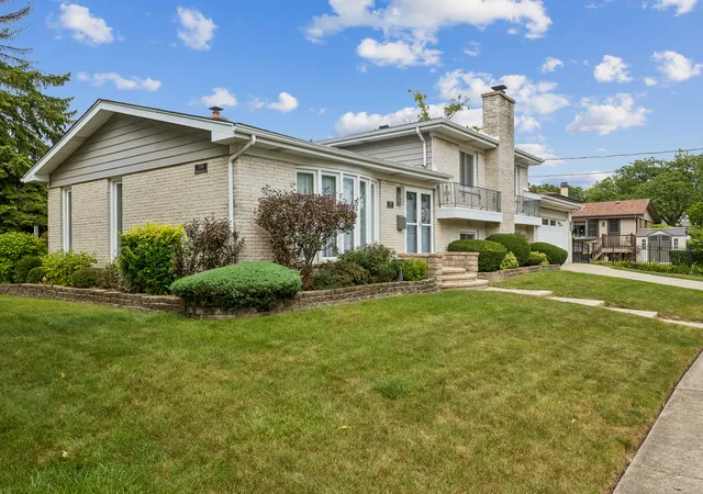 Photo 3 of Single family home for sale at 7730 Arcadia St, Morton Grove, IL 60053 | MLS# 12773032 | Listing updated on 2026-10-02