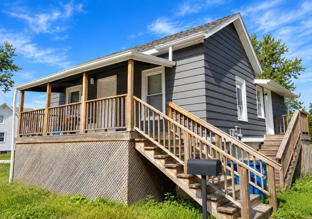 Photo 2 of Single family home for sale at 128 W North St, Watseka, IL 60970 | MLS# 12773034 | Listing updated on 2026-10-06