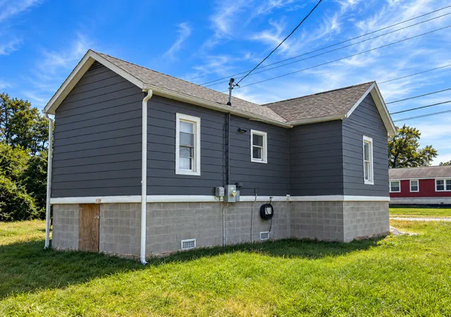 Photo 3 of Single family home for sale at 128 W North St, Watseka, IL 60970 | MLS# 12773034 | Listing updated on 2026-10-06