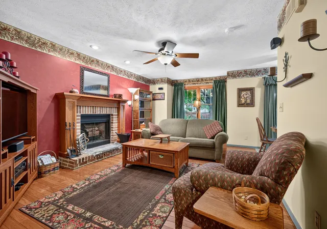 Photo 4 of Single family home for sale at 1208 Royal Pointe Dr, Bloomington, IL 61704 | MLS# 12773041 | Listing updated on 2026-10-07