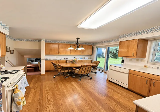 Photo 4 of Single family home for sale at 3 Alexandria Dr, Vernon Hills, IL 60061 | MLS# 12773047 | Listing updated on 2026-10-07