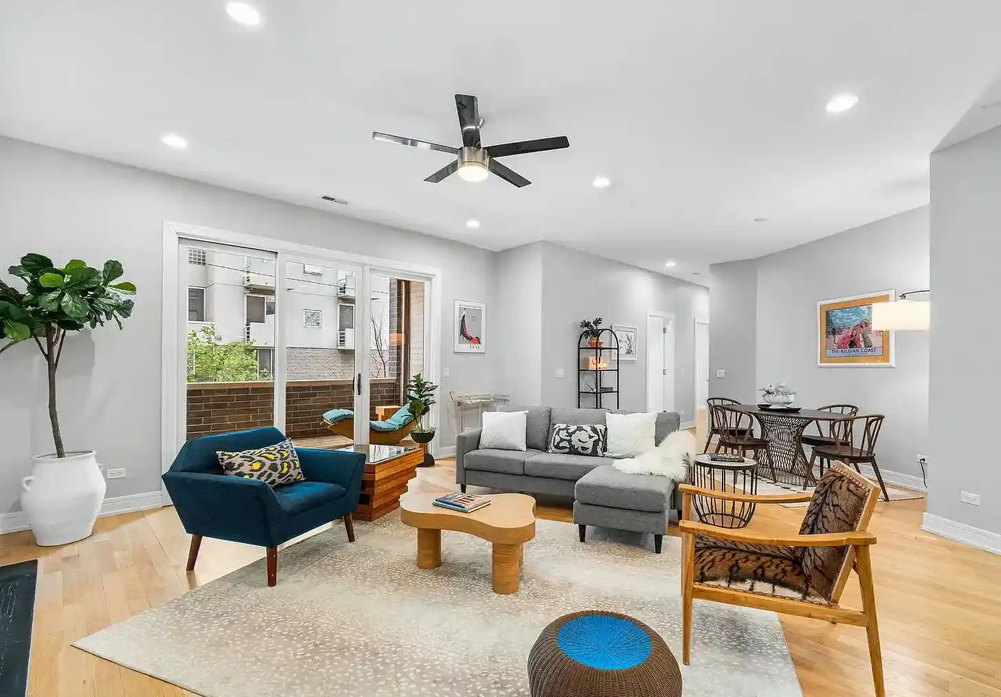 Listing Photo 2 - Condo for sale in 650 N Morgan St located at 650 N Morgan St, Chicago, IL 60642 - Unit #202