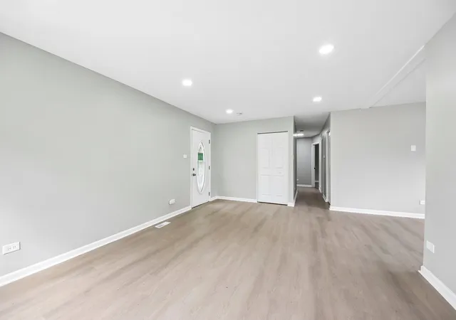 Photo 4 of Single family home for sale at 3424 Hickory Ln, Hazel Crest, IL 60429 | MLS# 12773053 | Listing updated on 2026-10-05