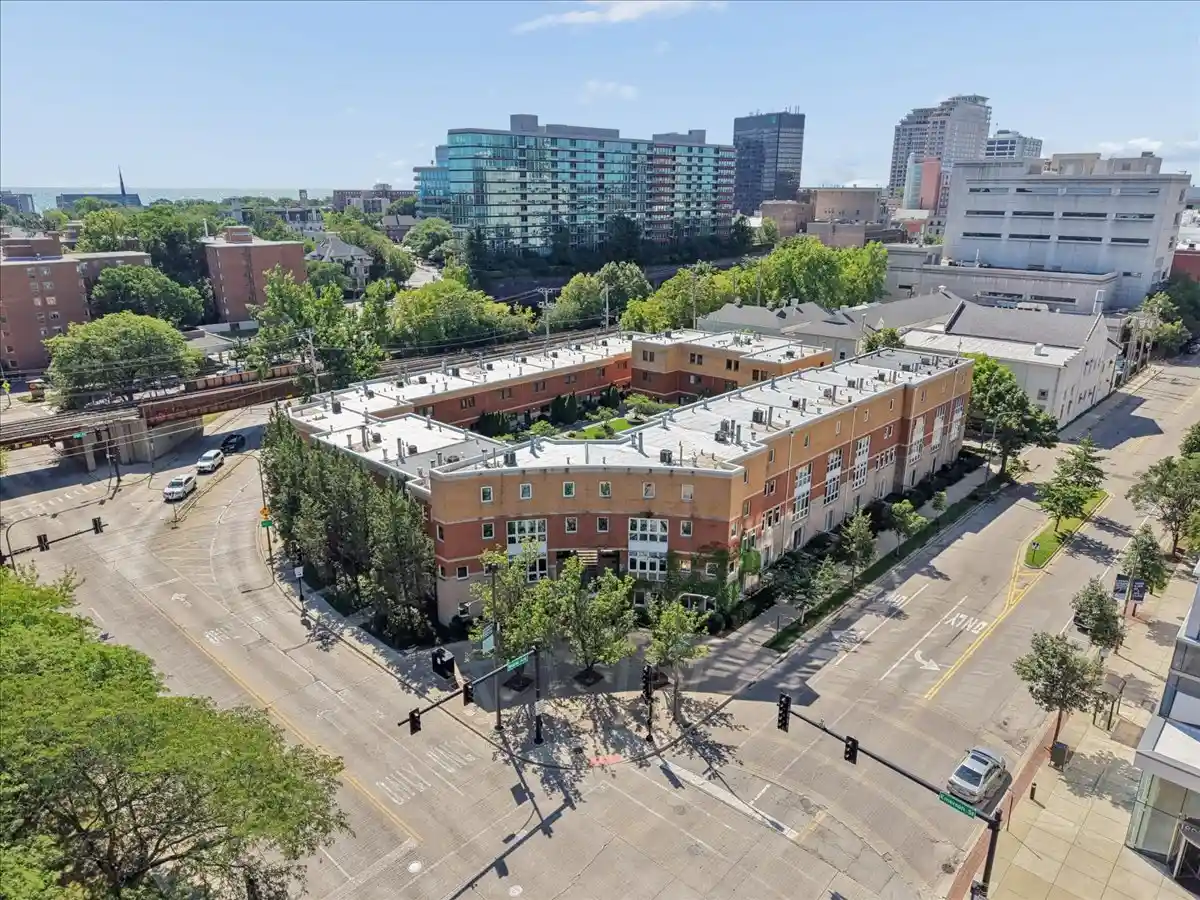 Listing Photo 1 - Condo for sale in 1889 Maple Ave located at 1889 Maple Ave, Evanston, IL 60201 - Unit #W6