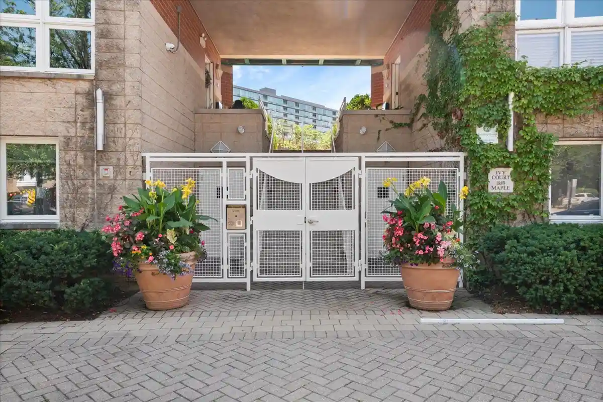 Listing Photo 2 - Condo for sale in 1889 Maple Ave located at 1889 Maple Ave, Evanston, IL 60201 - Unit #W6