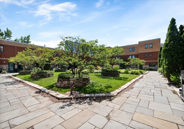 Listing Photo 4 - Condo for sale in building located at 1889 Maple Ave, Evanston, IL 60201 - Unit #W6