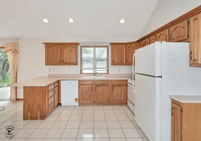 Photo 4 of Townhouse for sale at 407 Sorin Cir, Manteno, IL 60950 | MLS# 12773066 | Listing updated on 2026-10-06