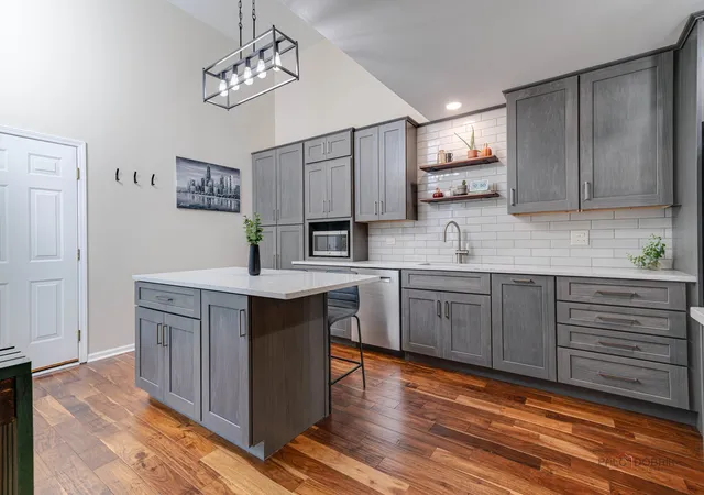 Photo 3 of Townhouse for sale at 288 Oak Blf Ct, Wauconda, IL 60084 | MLS# 12773071 | Listing updated on 2026-10-07