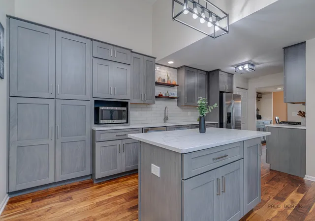 Photo 4 of Townhouse for sale at 288 Oak Blf Ct, Wauconda, IL 60084 | MLS# 12773071 | Listing updated on 2026-10-07