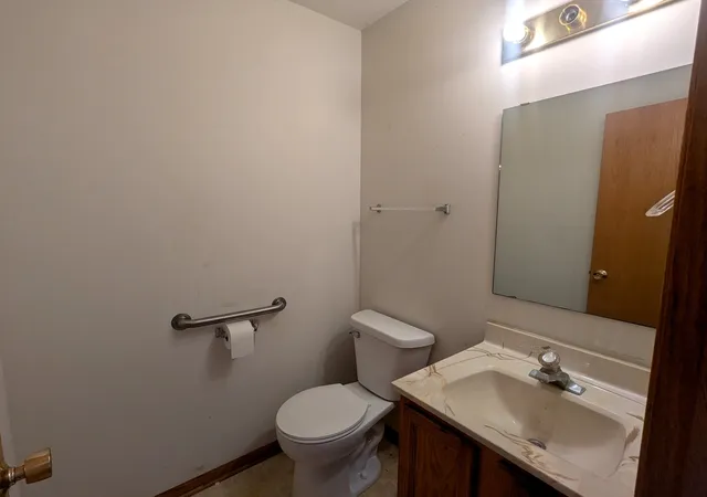 Photo 4 of Single family home for sale at 1053 School St, Rockford, IL 61101 | MLS# 12773078 | Listing updated on 2026-10-03