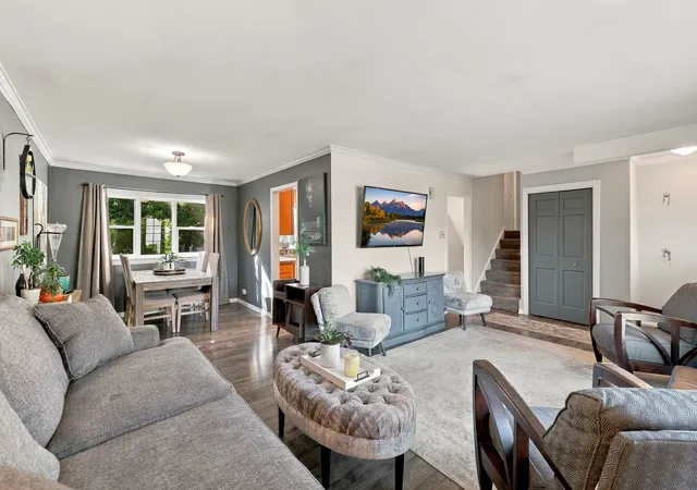 Photo 3 of Single family home for sale at 228 N Walnut Ln, Schaumburg, IL 60194 | MLS# 12773079 | Listing updated on 2026-10-06