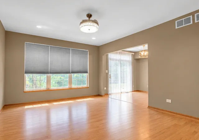 Photo 3 of Townhouse for sale at 16612 Knottingwood Ave, Oak Forest, IL 60452 | MLS# 12773080 | Listing updated on 2026-10-05