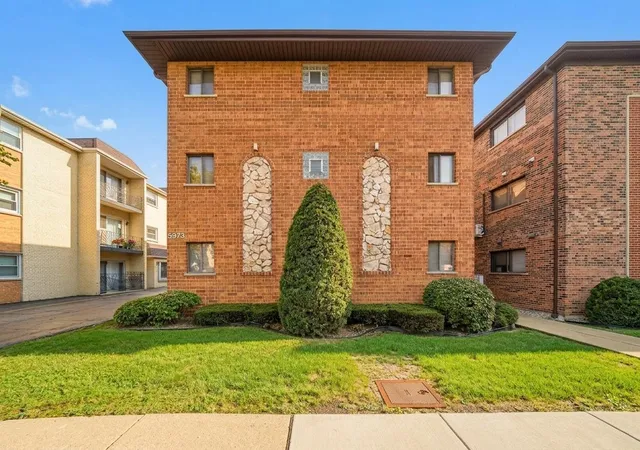 Photo 1 of Condo for sale at 5973 N Northwest Hwy #2C, Chicago, IL 60631 | MLS# 12773088 | Listing updated on 2026-10-19