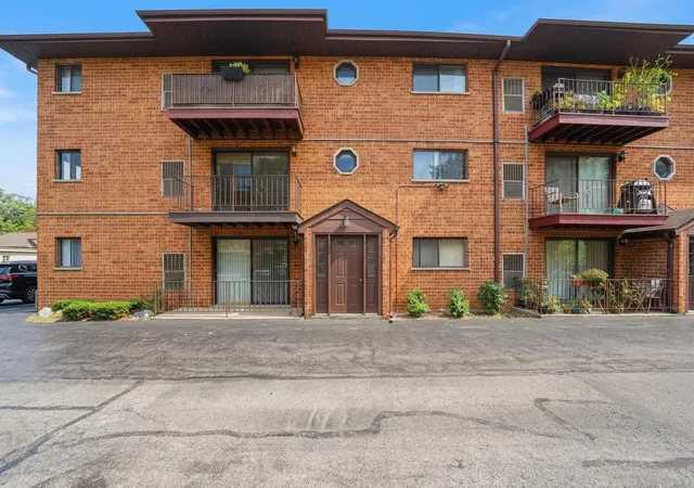 Photo 2 of Condo for sale at 5973 N Northwest Hwy #2C, Chicago, IL 60631 | MLS# 12773088 | Listing updated on 2026-10-19