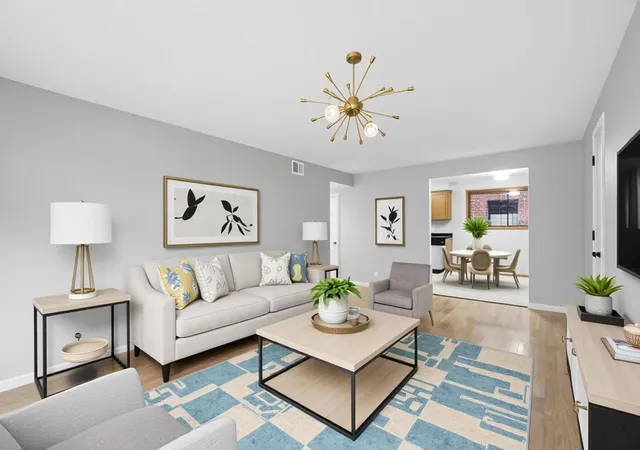 Listing Photo 4 - Condo for sale in building located at 5973 N Nw Hwy, Chicago, IL 60631 - Unit #2C