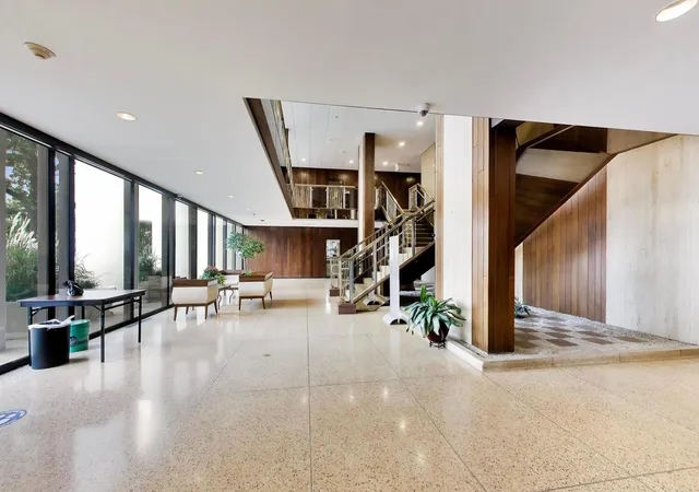 Listing Photo 3 - Condo for sale in building located at 3200 N Lake Shore Dr, Chicago, IL 60657 - Unit #2202