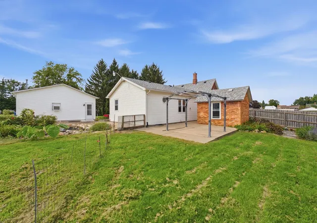 Photo 4 of Single family home for sale at 100 5th Street, Sherrard, IL 61281 | MLS# 12773095 | Listing updated on 2026-10-06