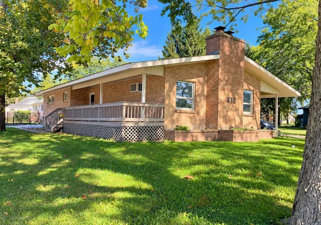 Photo 1 of Single family home for sale at 402 E 19th Street, Sterling, IL 61081 | MLS# 12773096 | Listing updated on 2026-10-05