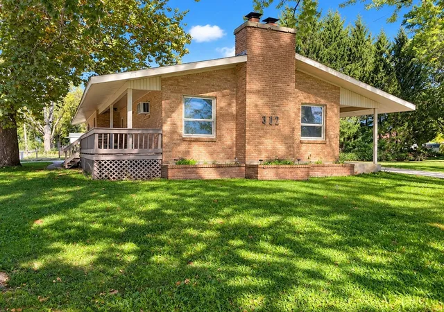 Photo 3 of Single family home for sale at 402 E 19th Street, Sterling, IL 61081 | MLS# 12773096 | Listing updated on 2026-10-05