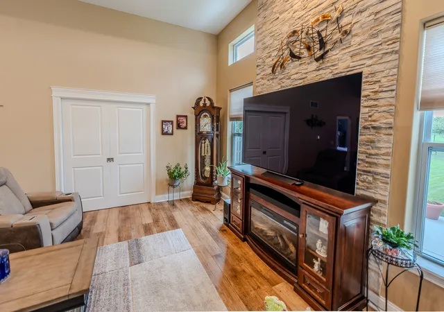 Photo 4 of Single family home for sale at 461 Dawns, Woodstock, IL 60098 | MLS# 12773115 | Listing updated on 2026-10-02