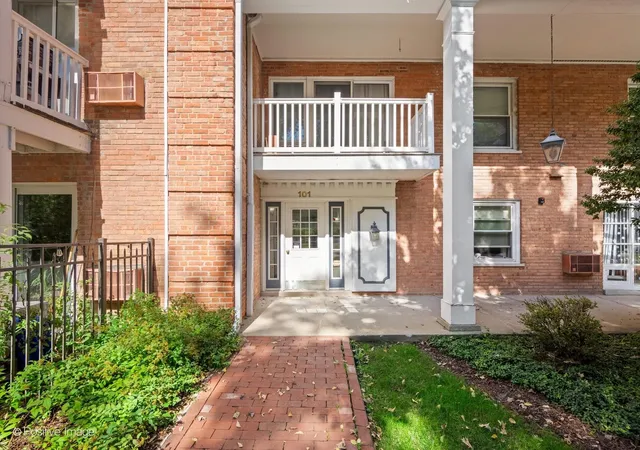 Photo 3 of Condo for sale at 101 E Cossitt Ave #102, La Grange, IL 60525 | MLS# 12773127 | Listing updated on 2026-10-27