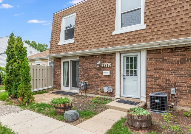 Photo 3 of Townhouse for sale at 2212 Cardinal Ct, Schaumburg, IL 60194 | MLS# 12773129 | Listing updated on 2026-10-06
