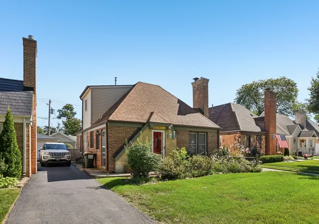 Photo 3 of Single family home for sale at 1923 N 74th Avenue, Elmwood Park, IL 60707 | MLS# 12773134 | Listing updated on 2026-10-02