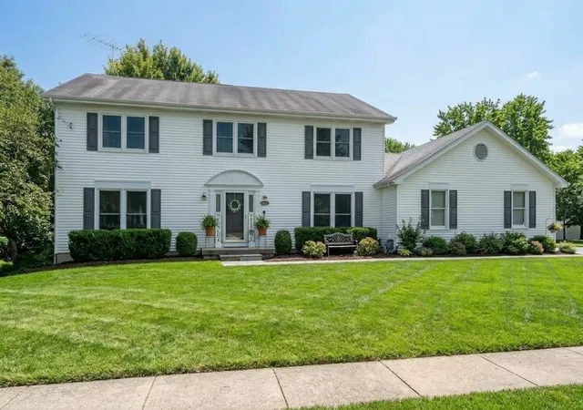 Photo 3 of Single family home for sale at 1898 Kaneville Rd, Geneva, IL 60134 | MLS# 12773138 | Listing updated on 2026-10-05