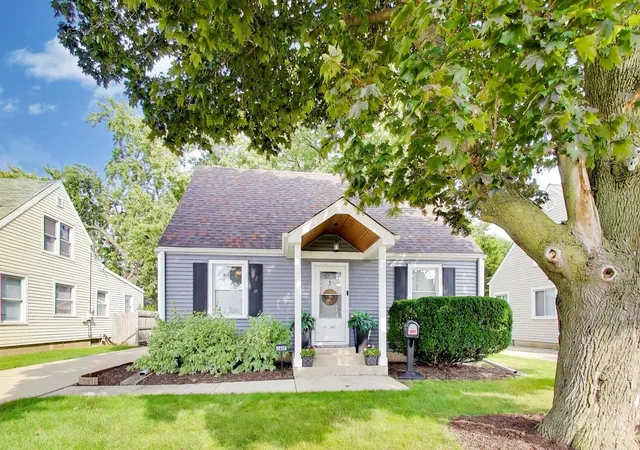 Photo 1 of Single family home for sale at 2807 Scott St, Franklin Park, IL 60131 | MLS# 12773150 | Listing updated on 2026-10-06