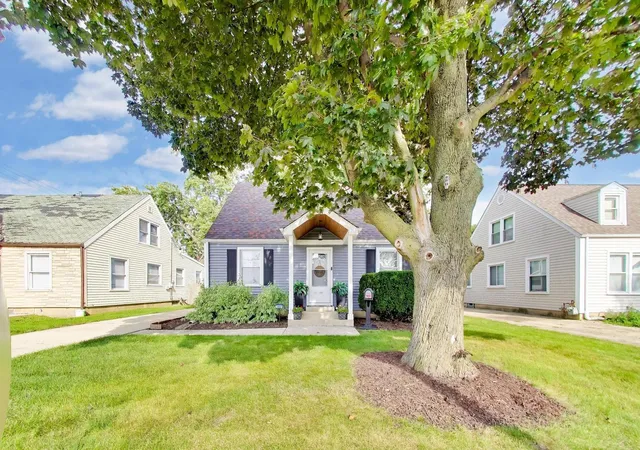 Photo 2 of Single family home for sale at 2807 Scott St, Franklin Park, IL 60131 | MLS# 12773150 | Listing updated on 2026-10-06