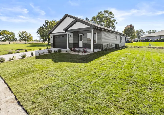 Photo 3 of Single family home for sale at 402 E Butler Ave, Grant Park, IL 60940 | MLS# 12773168 | Listing updated on 2026-10-20