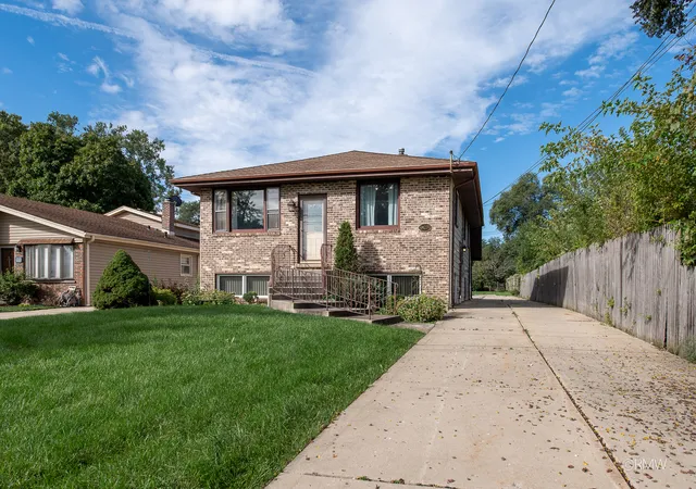 Photo 1 of Single family home for sale at 4 North 270 9th Ave, Addison, IL 60101 | MLS# 12773199 | Listing updated on 2026-10-07