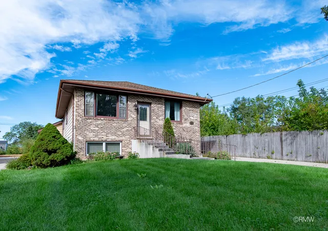 Photo 2 of Single family home for sale at 4 North 270 9th Ave, Addison, IL 60101 | MLS# 12773199 | Listing updated on 2026-10-07